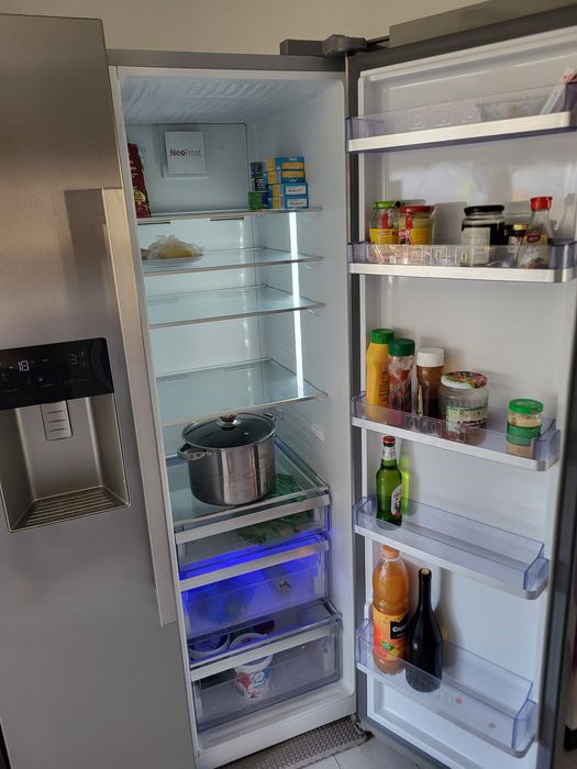 Frigider side by side beko