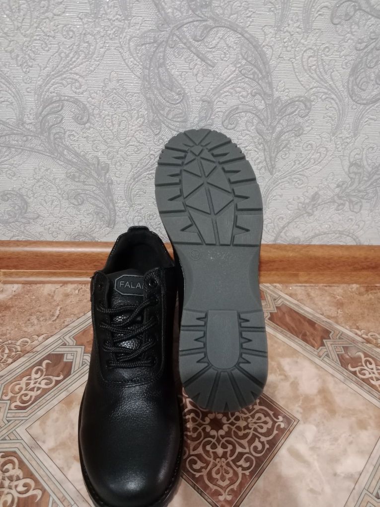 Продаётся обувь полуботинки