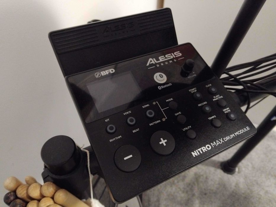 Tobe electronice Alesis Nitro Max + Pachet expansiune