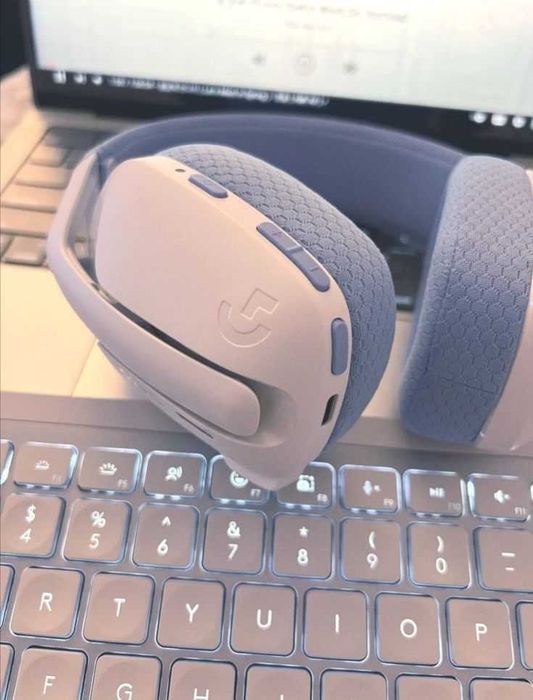 Продаю наушники Logitech g435 бу не работает донгл