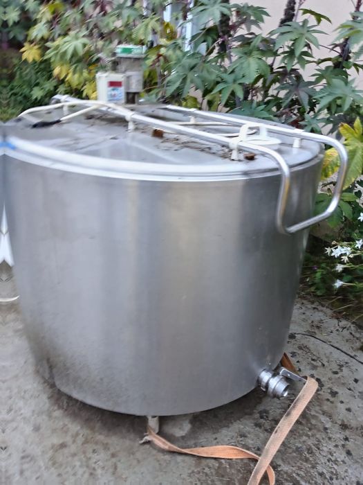 Vând tank lapte 1000 l  revizie făcută