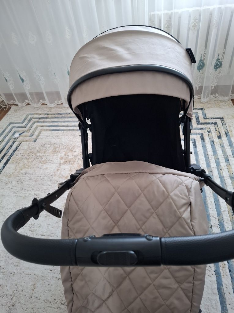 Продам прогулочную коляску