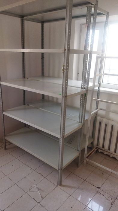 Полки и стеллажи