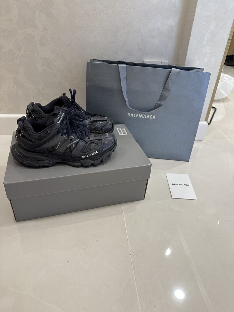 Balenciaga track оригинал-много рядко срещан цвят