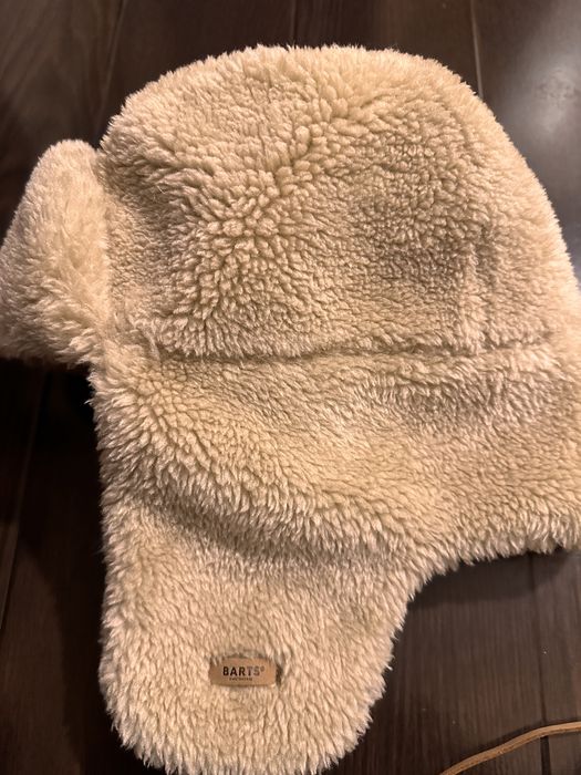 Caciula imblanita Barts