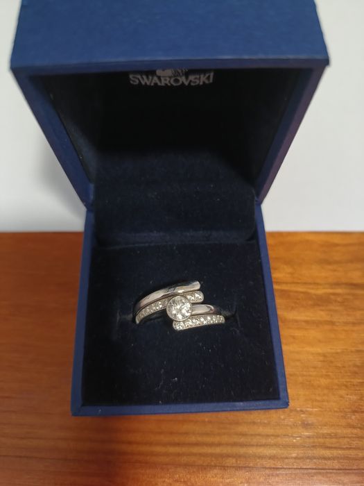 Vând Inel logodna Swarovski
