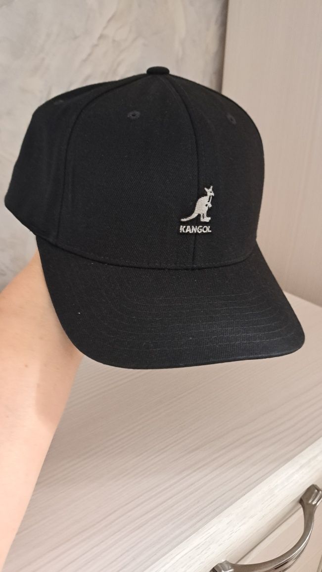 Продам  кепку чёрную  KANGOL. Состояние отличное ,