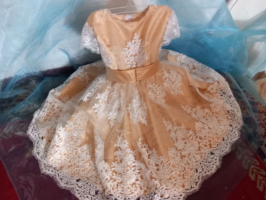 Rochita printesa 4-5 ani