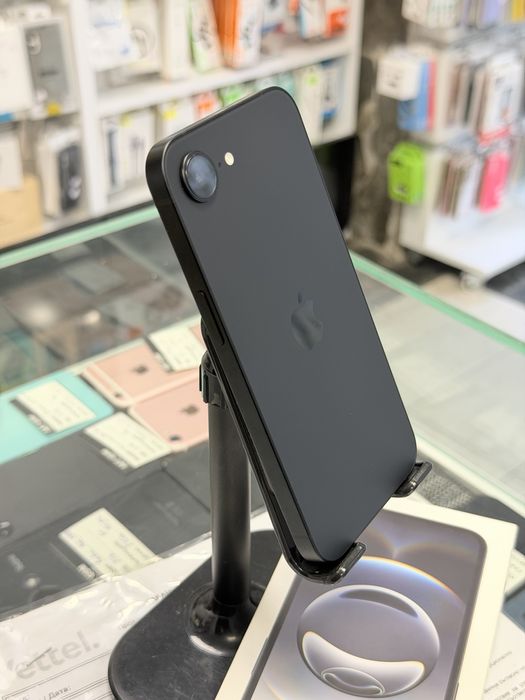 Apple iPhone 16e 128GB Black