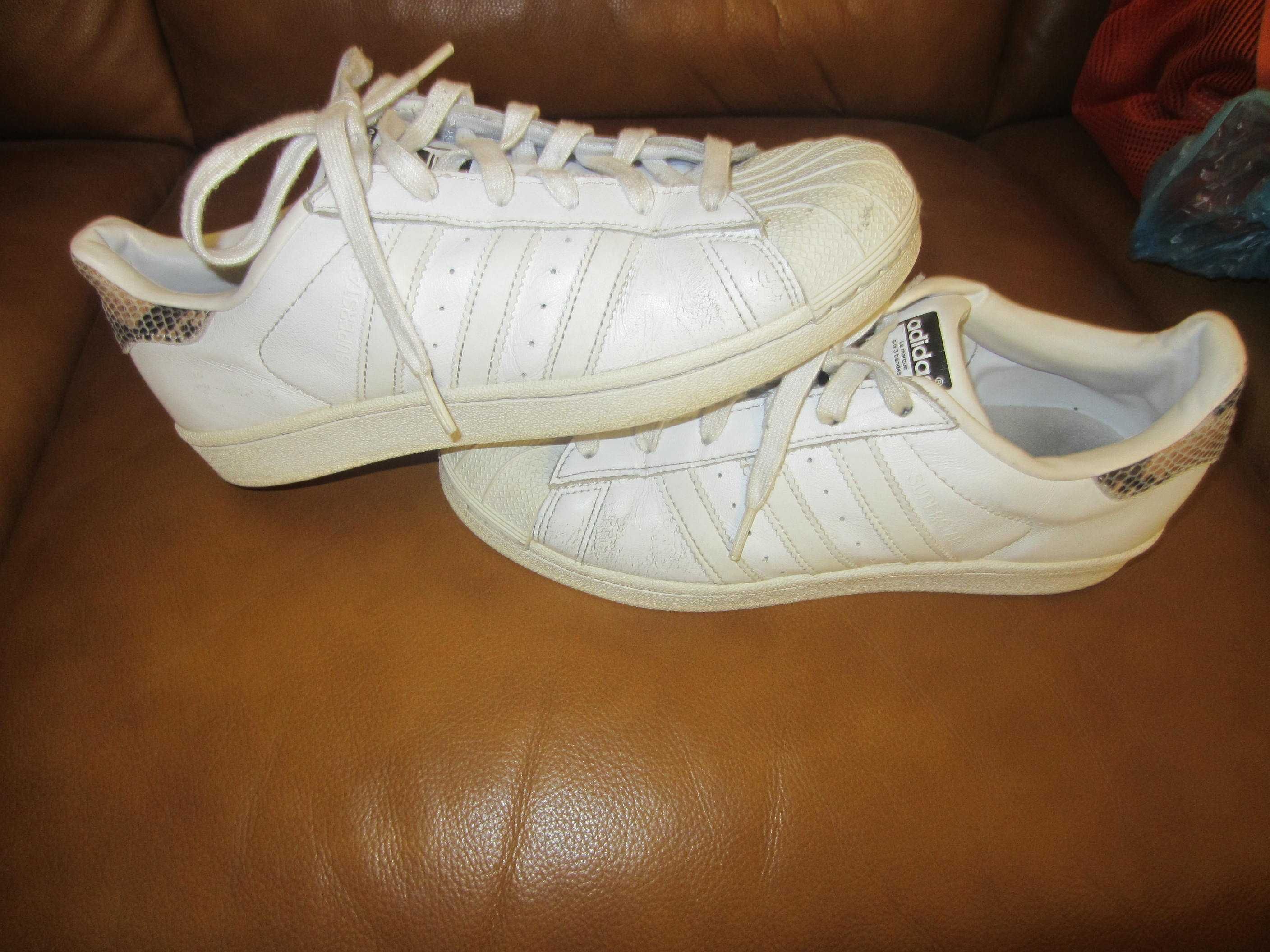 Adidas Superstar  masura 39,3 ( US-7,5/CM-24,5) stare f.buna.