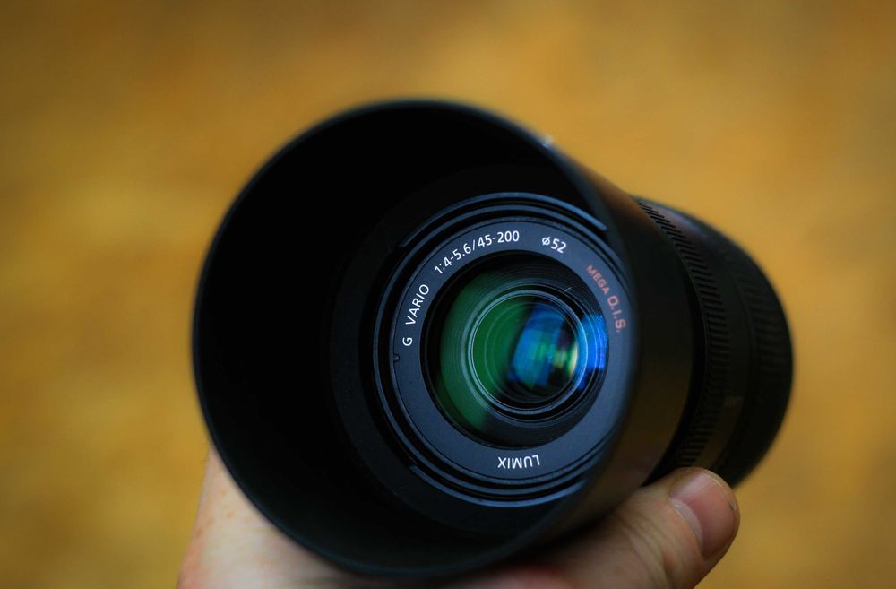 Teleobiectiv Mirorrless Panasonic 45-200 mm cu Oss si Parasolar