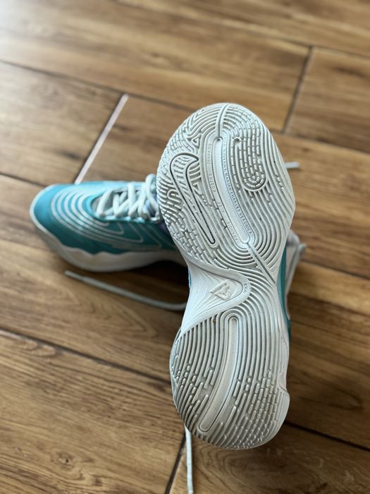 Баскетболни Маратонки NIKE GIENNIS