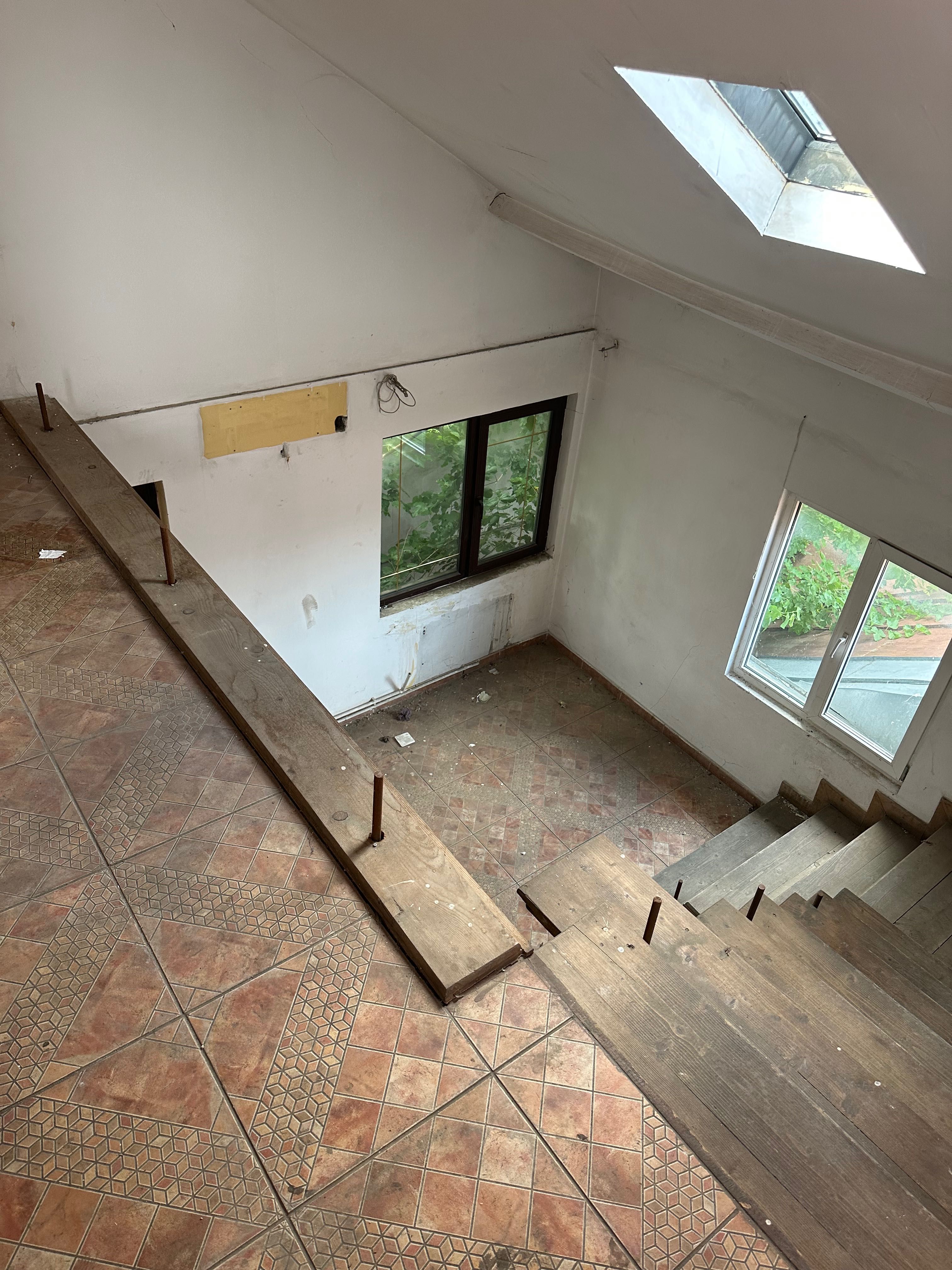 Casa cu 2 etaje+mansarda