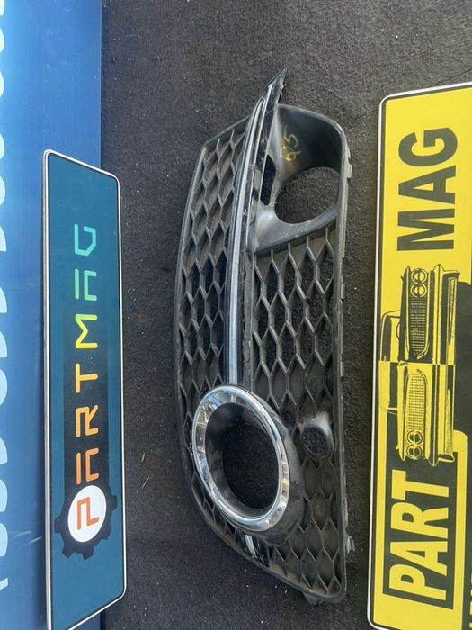 Решетка с отвор за дистроник броня Audi Q5 Sline Facelift 8r0807682Q