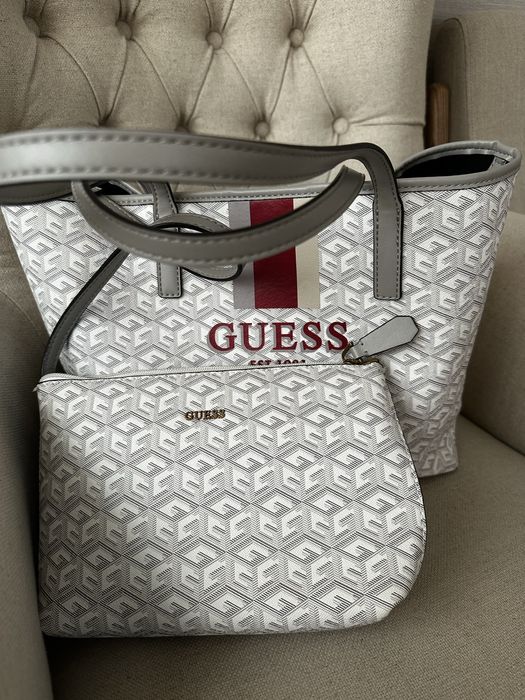 Чанта GUESS Vikky Larg Tote+плик pouch
