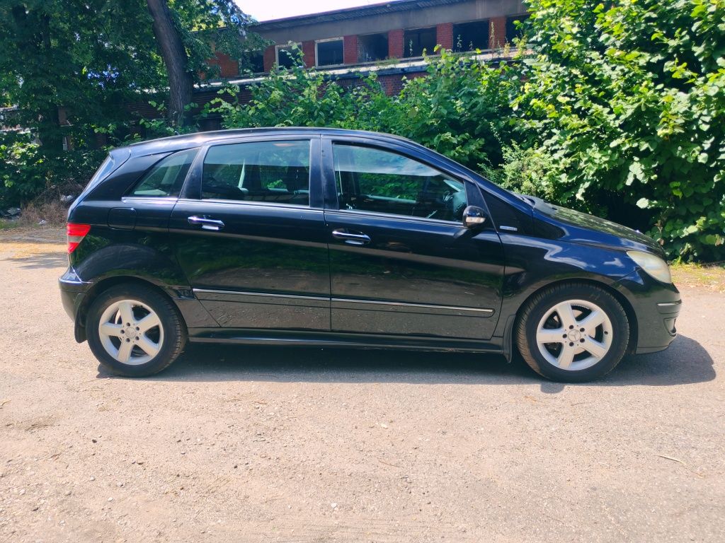 Mercedes B200 Avantgarde (clima, trapă panoramică, consum  mic)