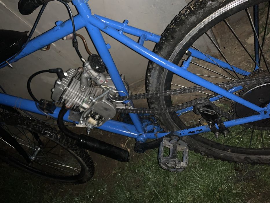 Vând bicicletă cu motor de 80