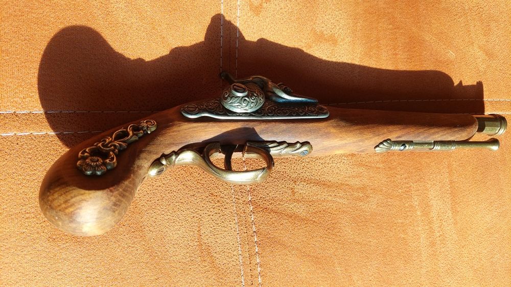 Pistol medieval vintage