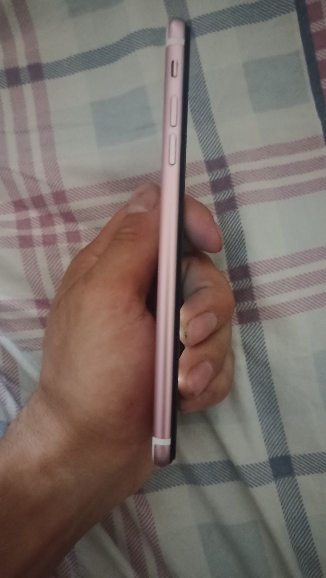 Продам IPhone 7+