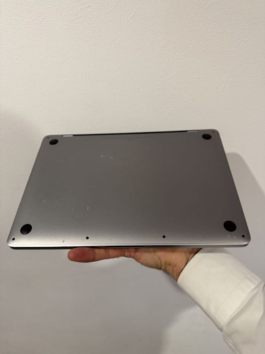 MacBook Pro 13 2017 / 2,3 GHz i5 / 8GB RAM / 256 SSD