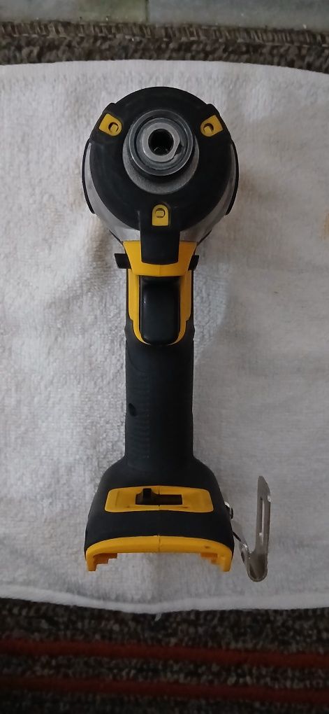 DeWalt dcf 887 impact şrupburagiç. Импульсный шруповёрт