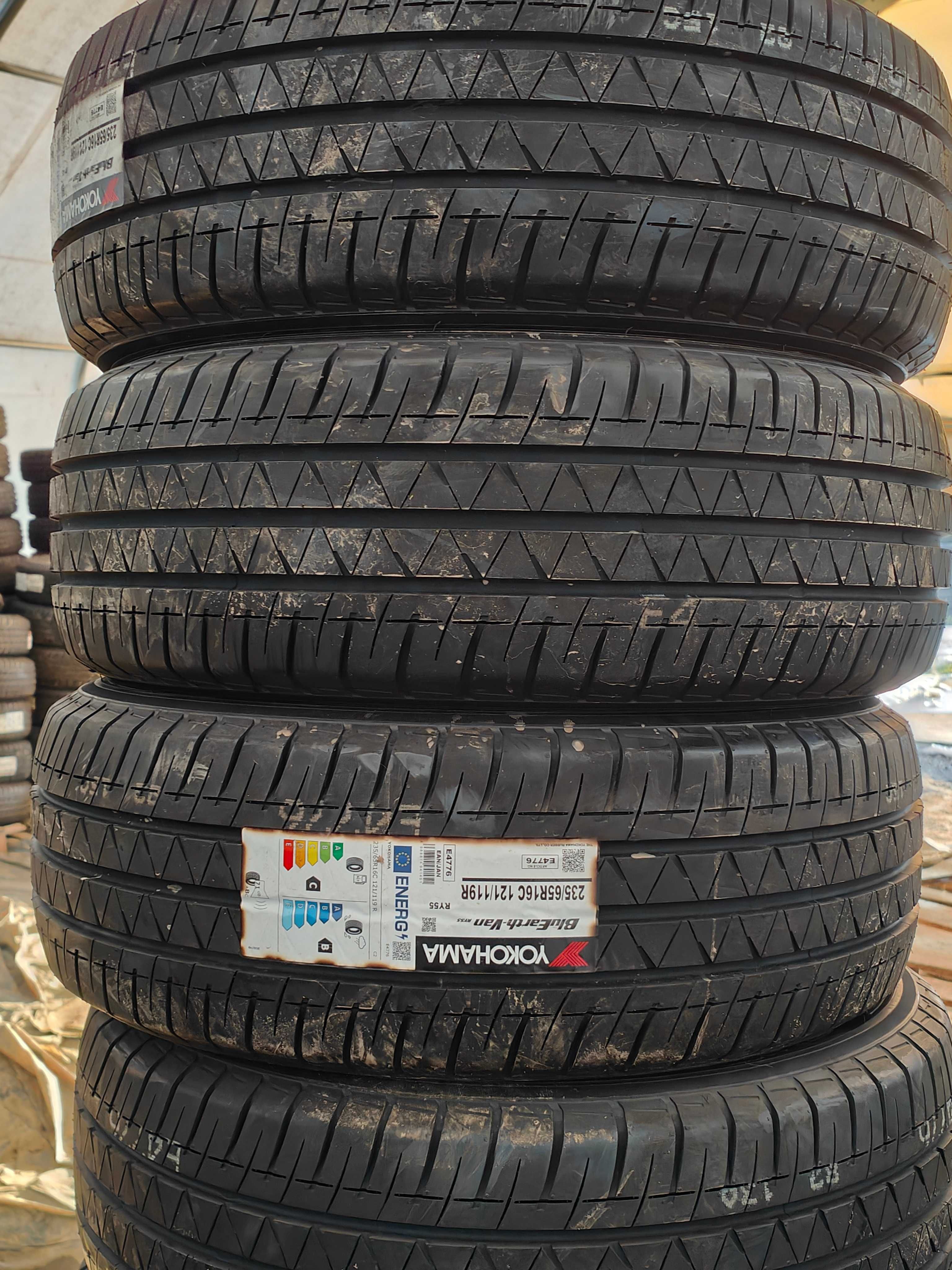 Vand anvelope de vara 235/65x16C marca YOKOHAMA  model RY55