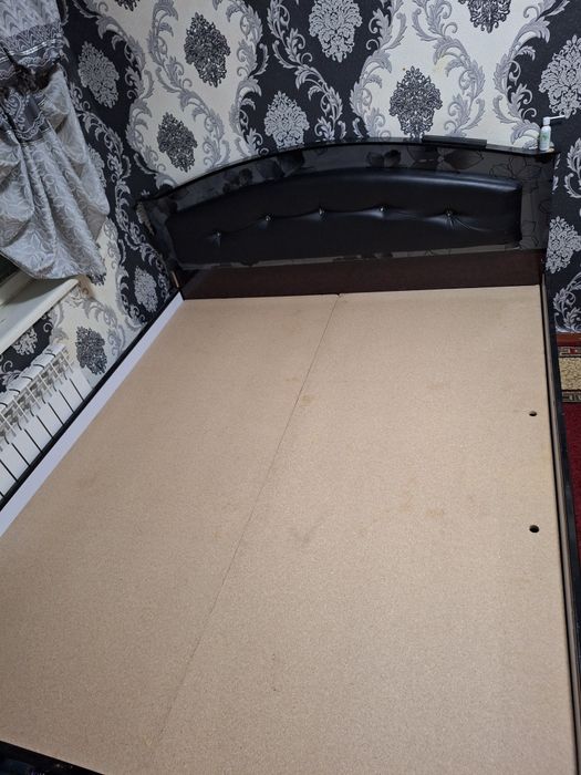 Двуспальная кровать