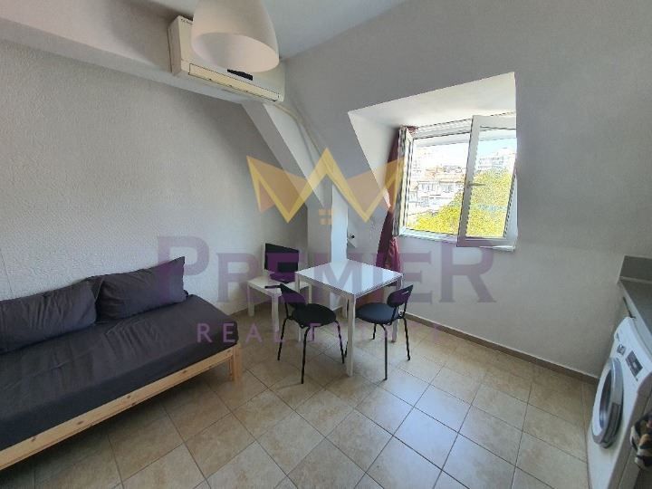 Дава се под наем Едностаен апартамент в Варна, Спортна зала - 25 кв.м за 229.5 € - Снимка #1