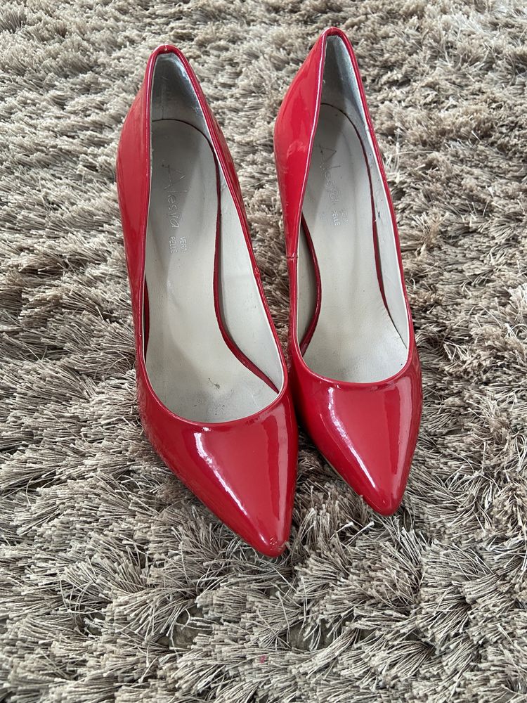 Pantofi stiletto