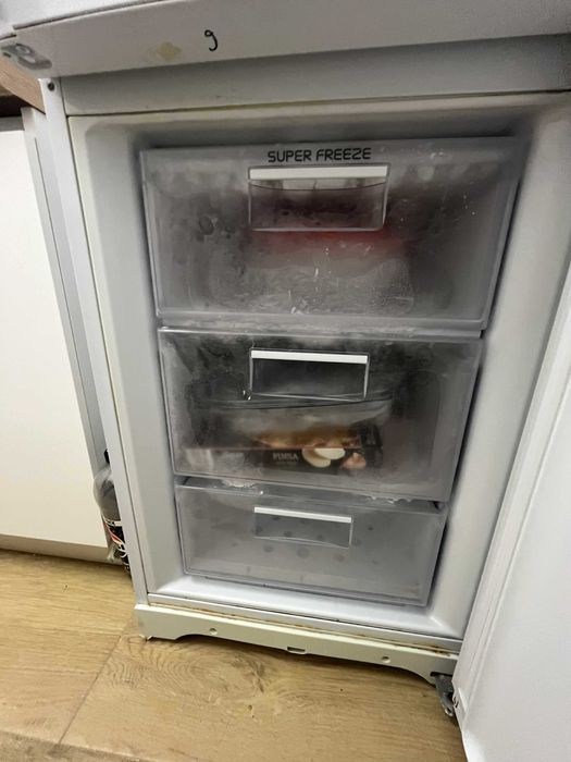 Хладилник INDESIT Hotpoint Ariston, модел EBMH 18321 V O3