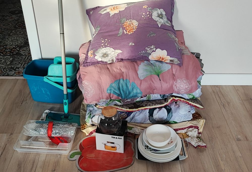 Корпеше 3 шт, подушка и посуда