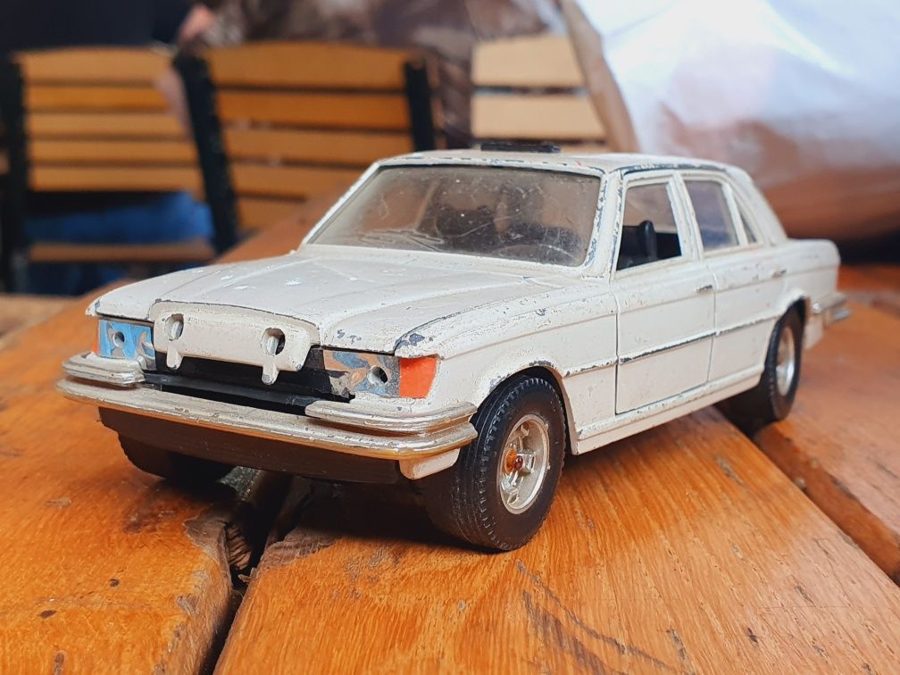 Macheta Auto Mercedes-Benz 450 SEL 1:24 Burago