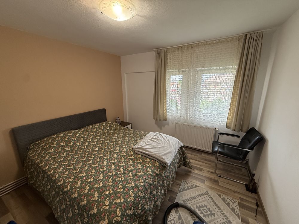 Ofer spre închiriere Apartament 2 Camere zona semicentrala / Liceul Ec
