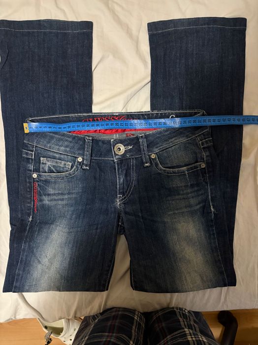 2000’s дамски дънки GUESS със ниска талия.