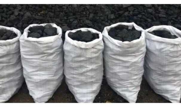 Уголь в мешках дрова в мешках