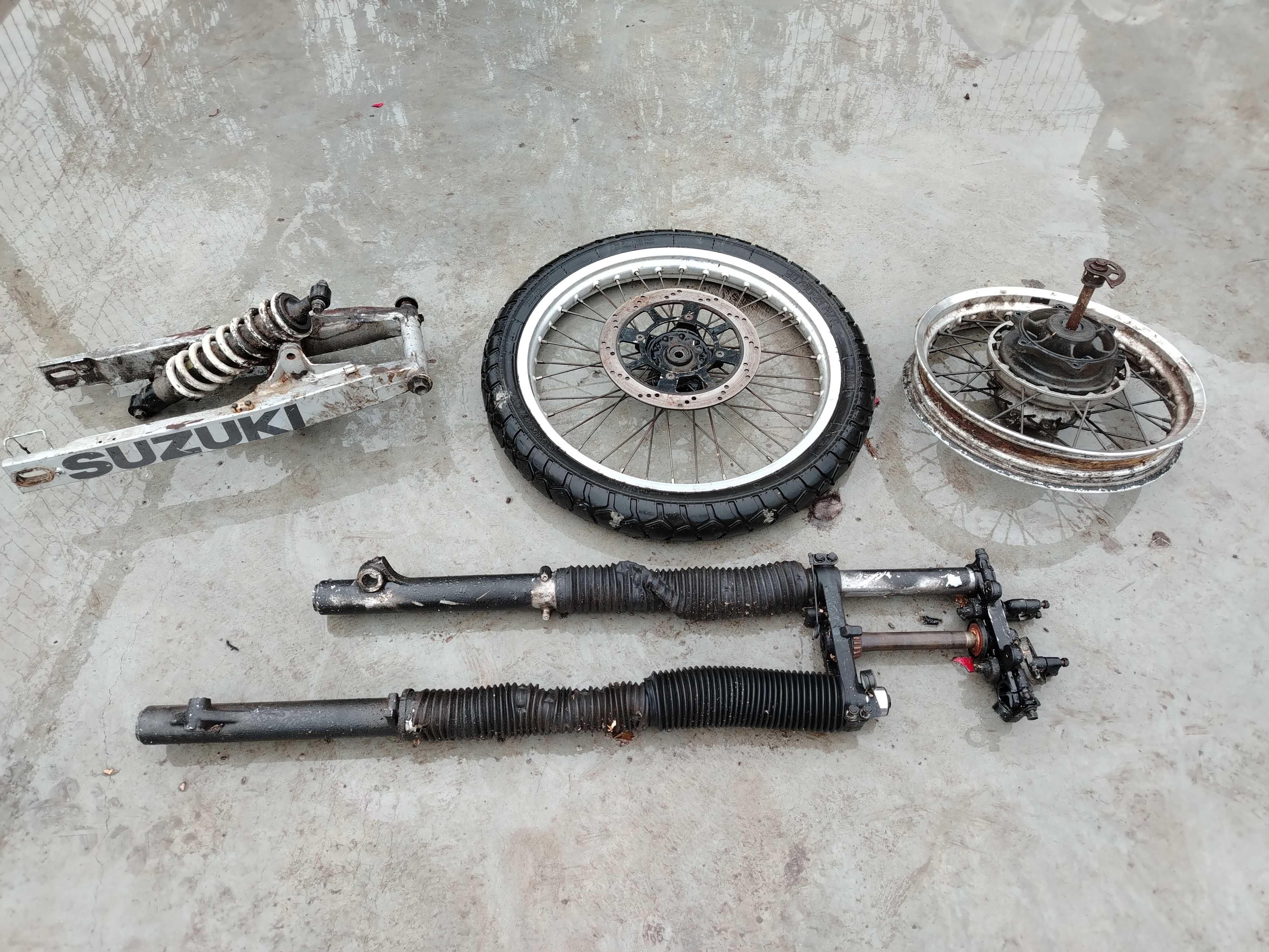 Suzuki dr на  части