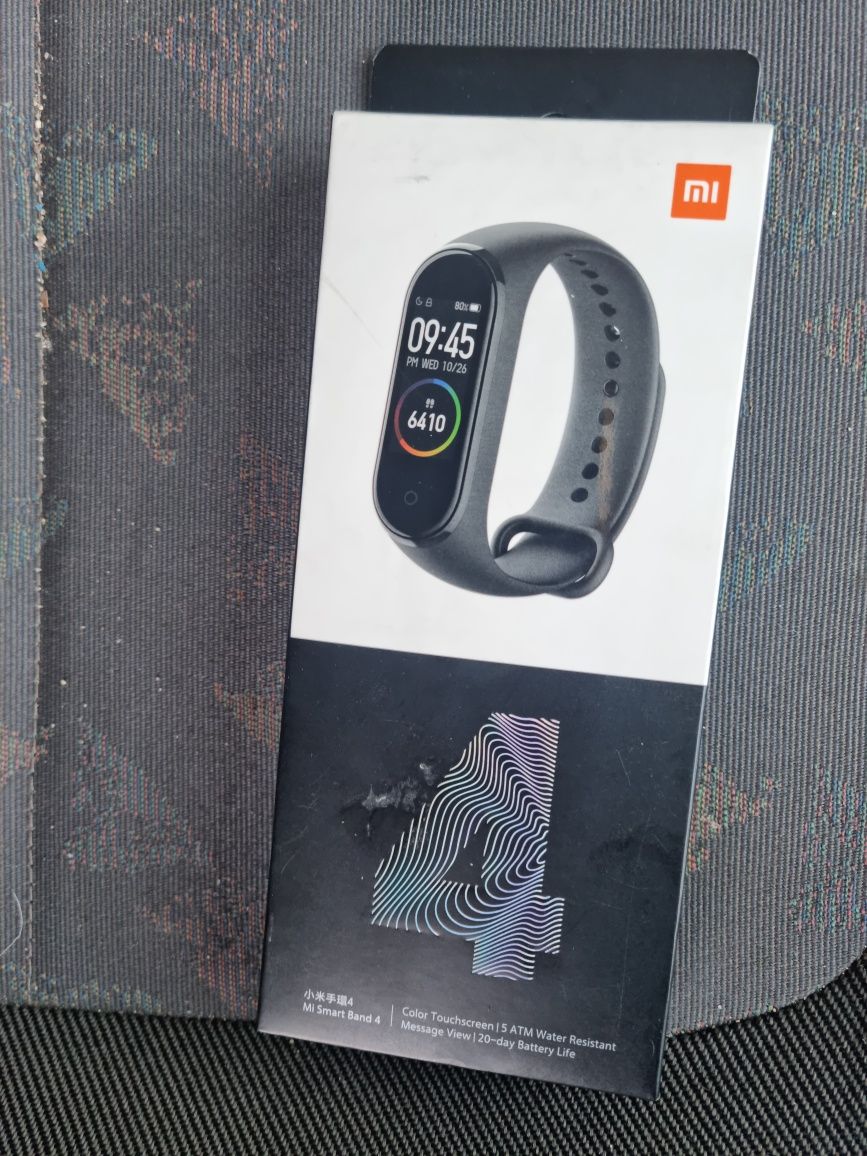 Фитнес гривна Xiaomi Mi Band 4.