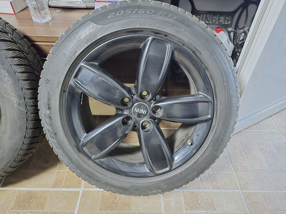 Jante Roti cu anvelope iarna 18" mini F60 COUNTRYMAN