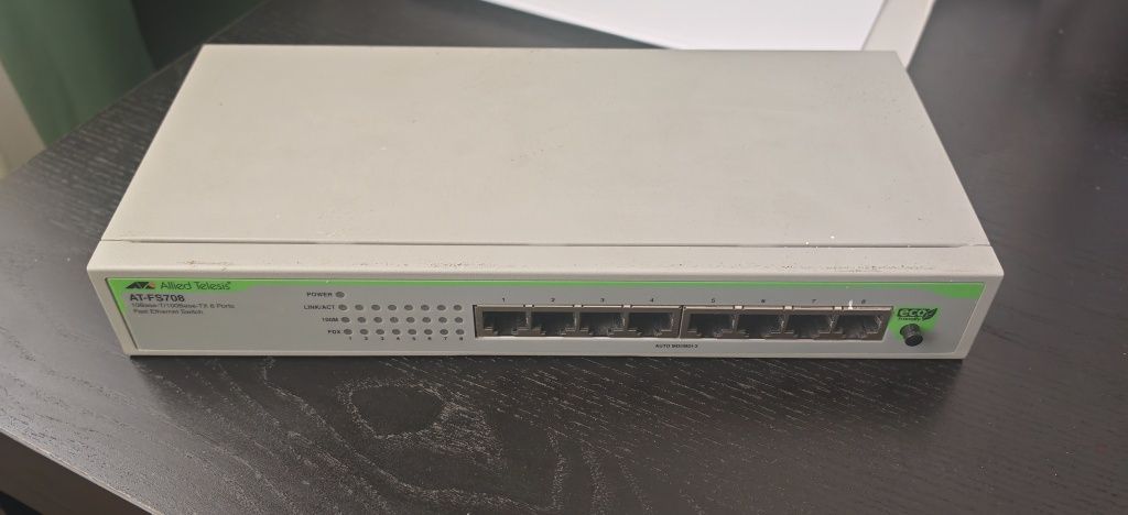 Switch 8 porturi Allied Telesis AT-FS708