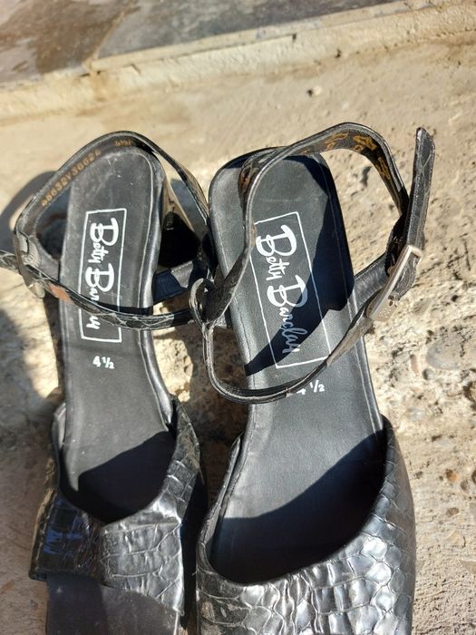 Sandale cu toc lat si bot patrat