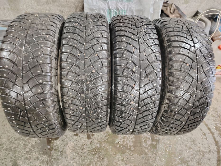 Зимние шины 215/65/R16