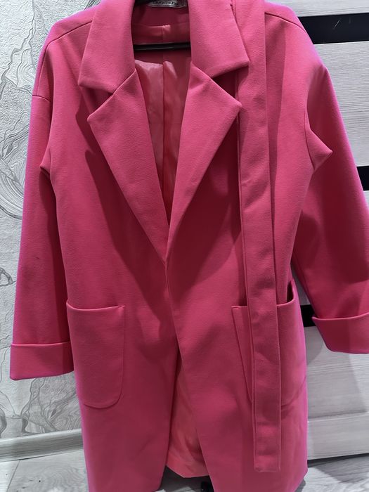 Продам пальто розовое