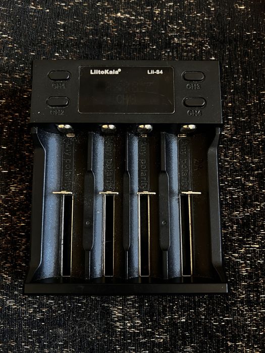 Incǎrcǎtor LiitoKala Lii-S4-pentru acumulatori Li-lon, Ni-MH, Ni-Cd