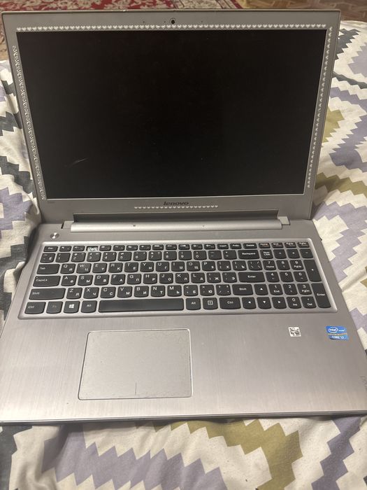 Ноутбук Lenovo город Алматы, б/у, тольео яркость слабый