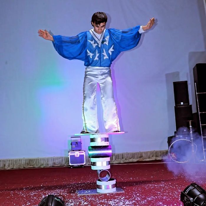 Kafe restoranlarda ugʻilgan kunlarda sirk shou tomoshalari.