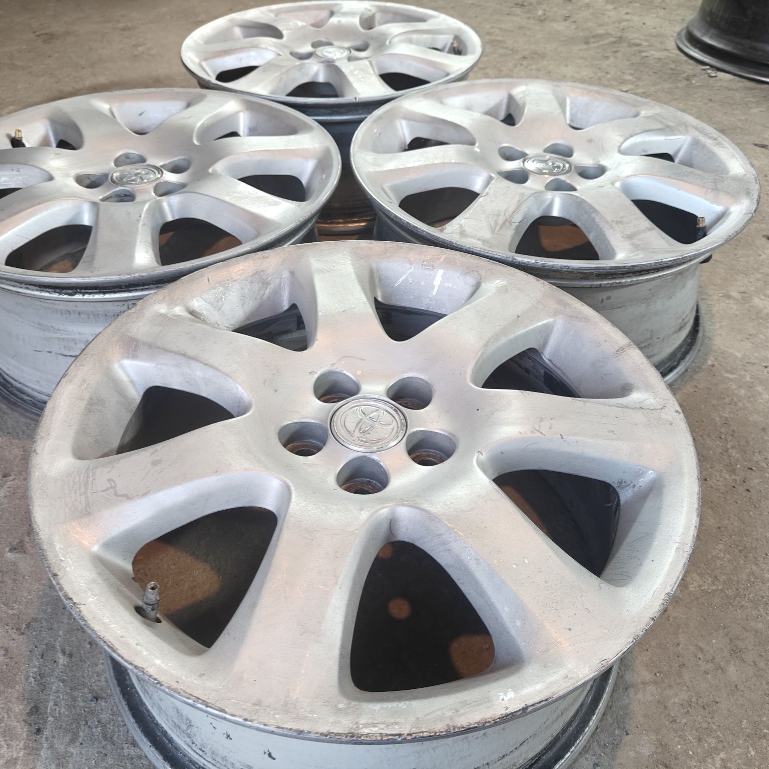 R17 PCD 5*100 Комплект оригинальных легкосплавных дисков