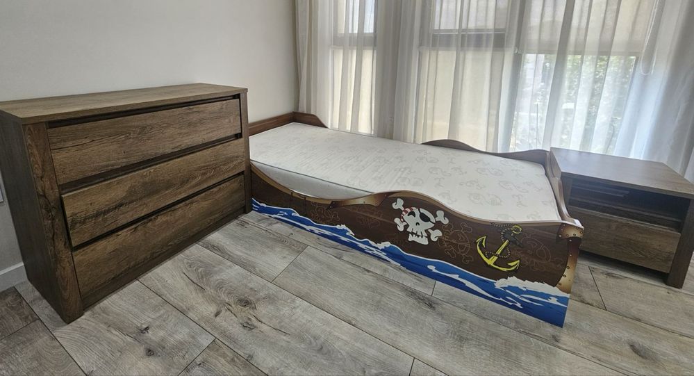 Легло,шкаф и гардироб за продажба.