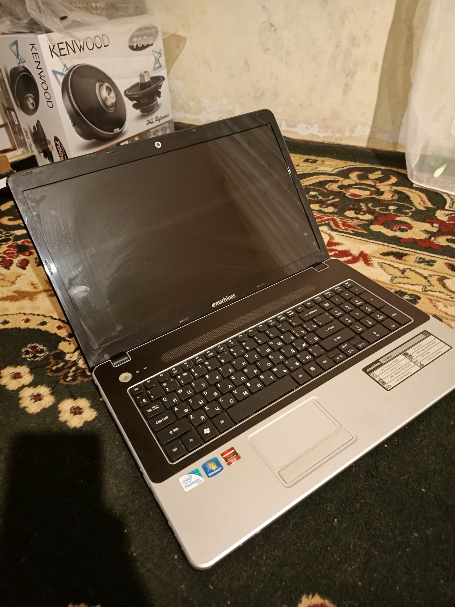 nowtbook zaretchiki va mishkalari ham zor nowtbookni ozi juda zòr
