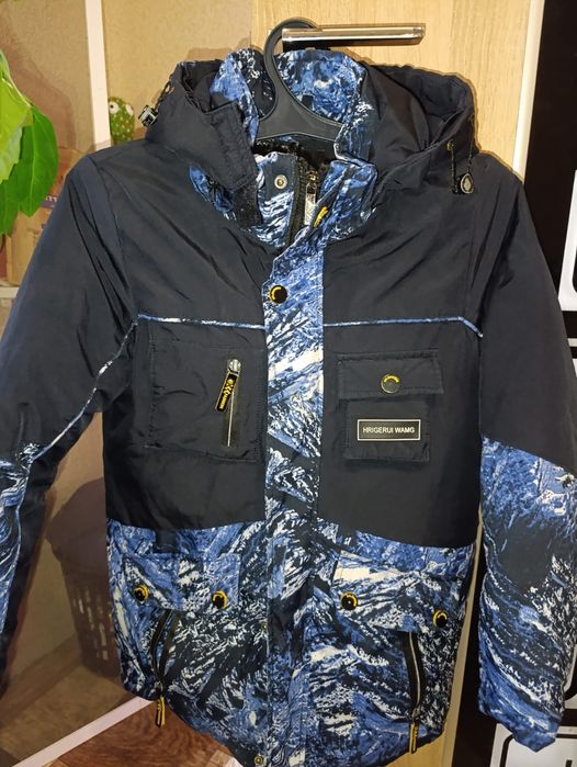 Продам детскую куртку