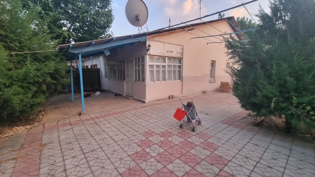 Dacha sotiladi yashashga xamma sharoit bor